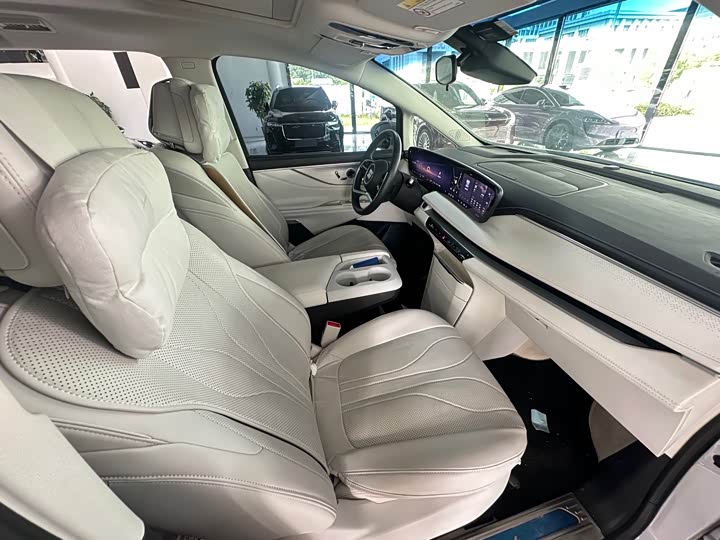 Buick GL8 Hybrid, 2024 — фото 7 из 9