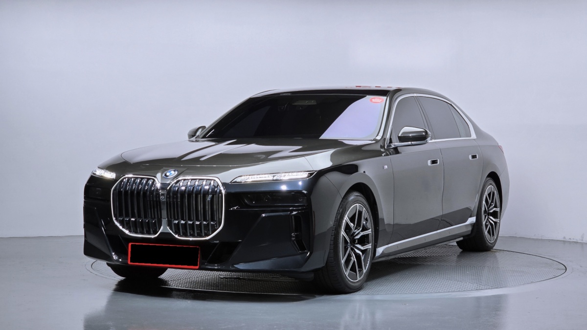 BMW i7, 2023 — купить в Чебоксарах под ключ