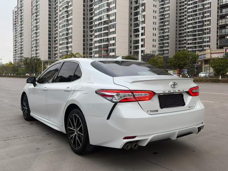 Toyota Camry, 2022 — фото 5 из 9