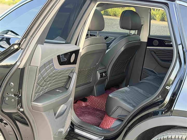 Hongqi HS5, 2022 — фото 8 из 9