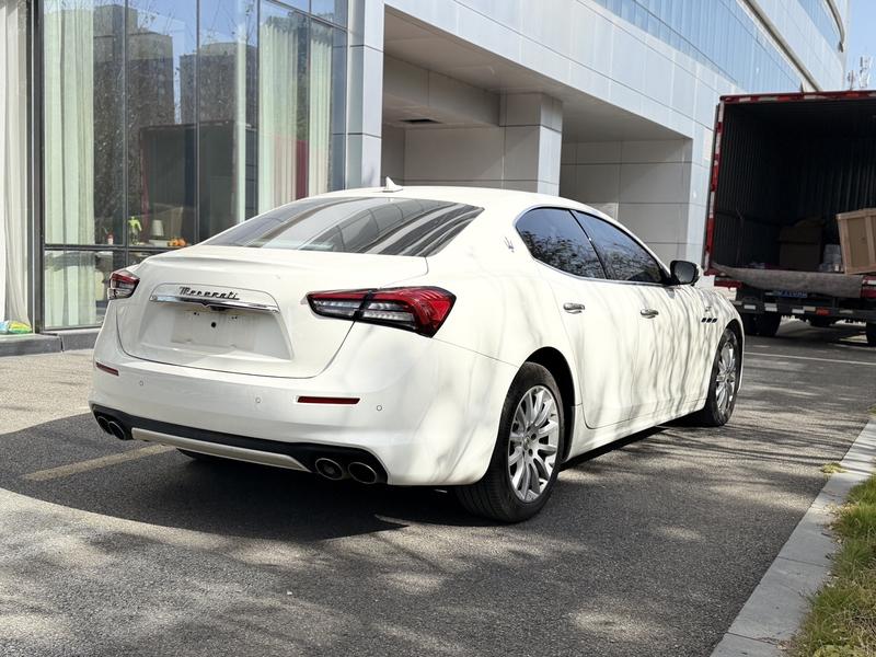 Maserati Ghibli, 2021 — фото 6 из 12