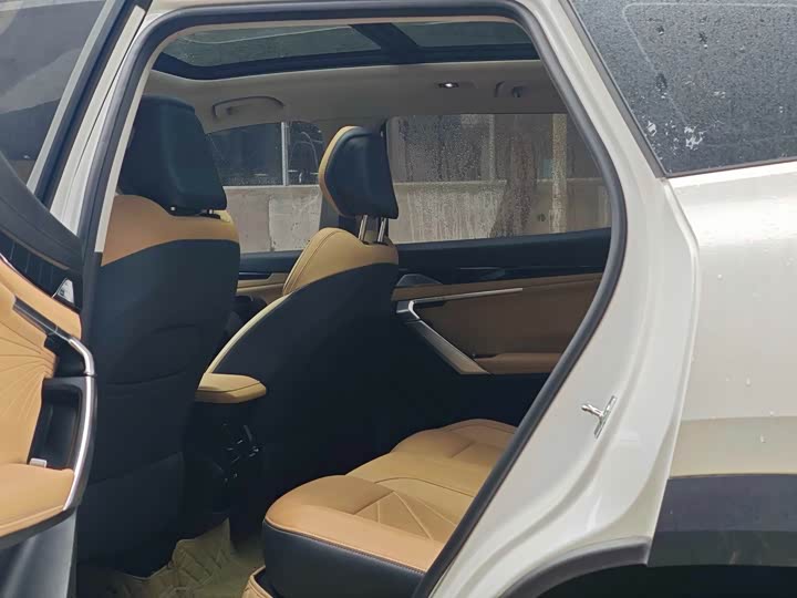 Geely Atlas L, 2023 — фото 8 из 9