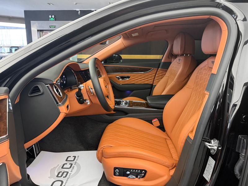 Bentley Flying Spur, 2024 — фото 9 из 12
