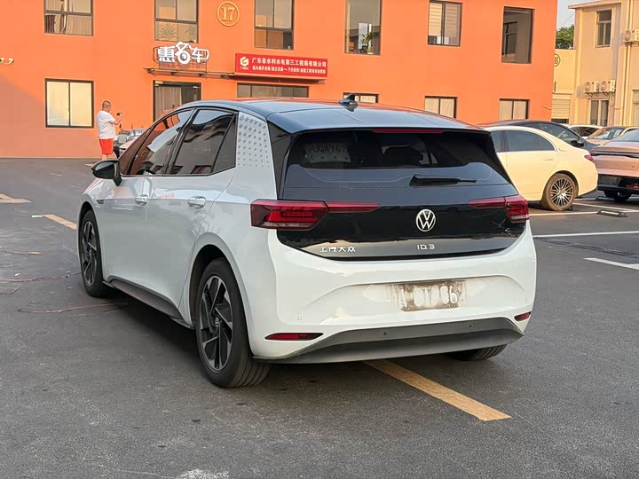Volkswagen ID.3, 2023 — фото 9 из 9