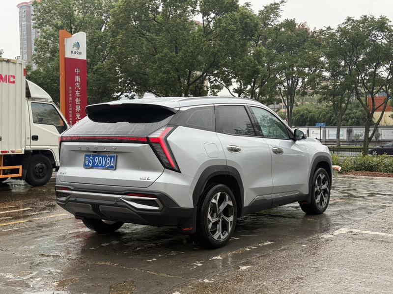 Geely Atlas L, 2023 — фото 6 из 12