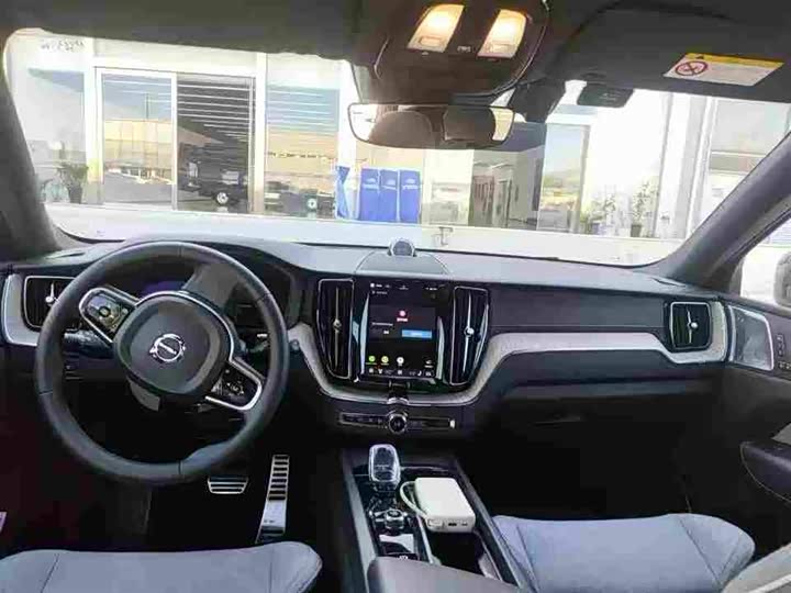 Volvo XC60 Hybrid, 2023 — фото 5 из 9