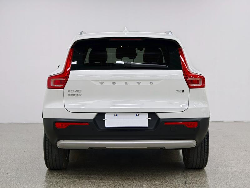 Volvo XC40, 2022 — фото 5 из 10