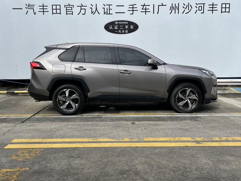 Toyota RAV4 Hybrid, 2021 — фото 8 из 12