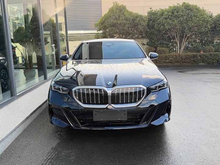BMW 5 Series, 2025 — фото 3 из 9