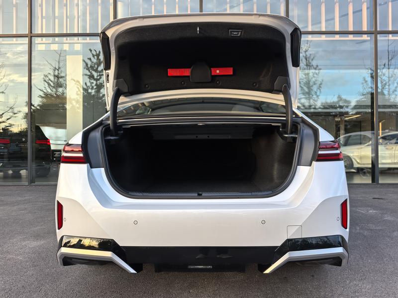 BMW i5, 2025 — фото 11 из 12