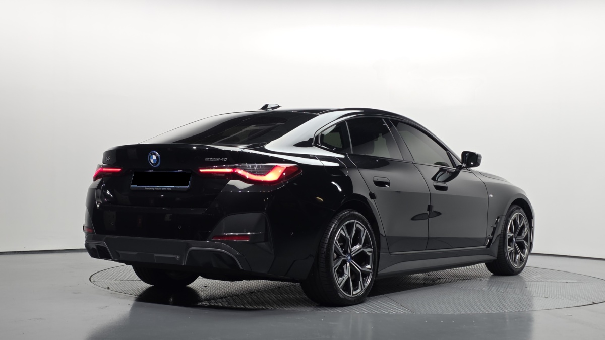 BMW i4, 2022 — фото 2 из 12