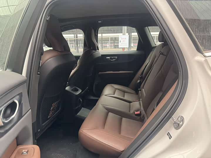 Volvo XC60 Hybrid, 2025 — фото 4 из 9