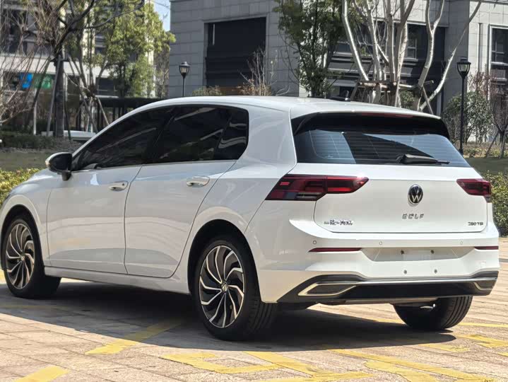 Volkswagen Golf, 2023 — фото 4 из 9