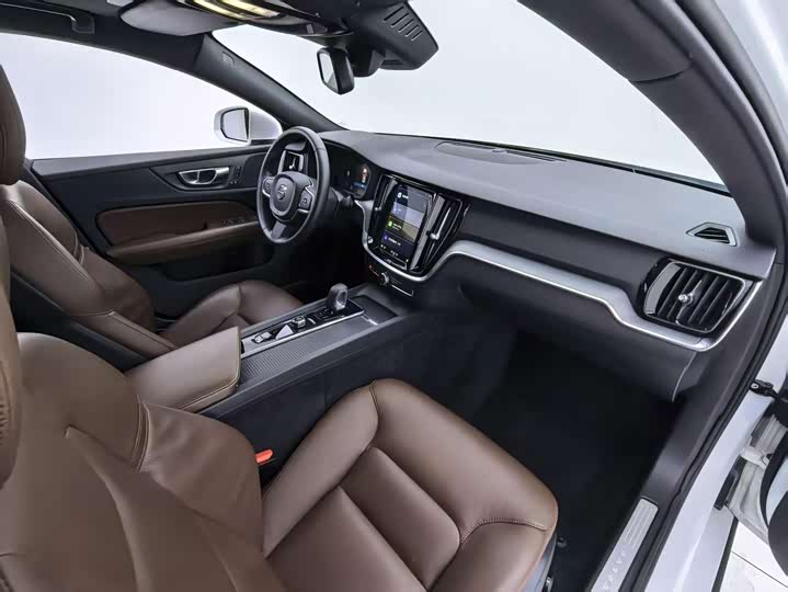 Volvo S60, 2023 — фото 7 из 9