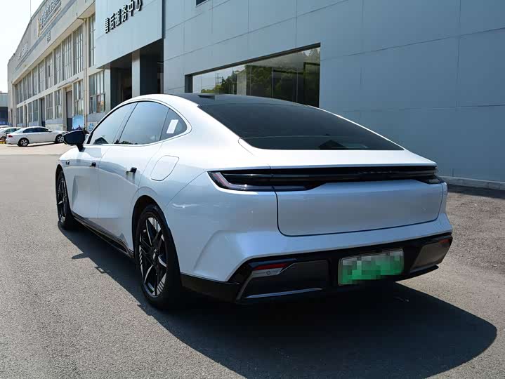Geely Galaxy E8, 2024 — фото 5 из 9