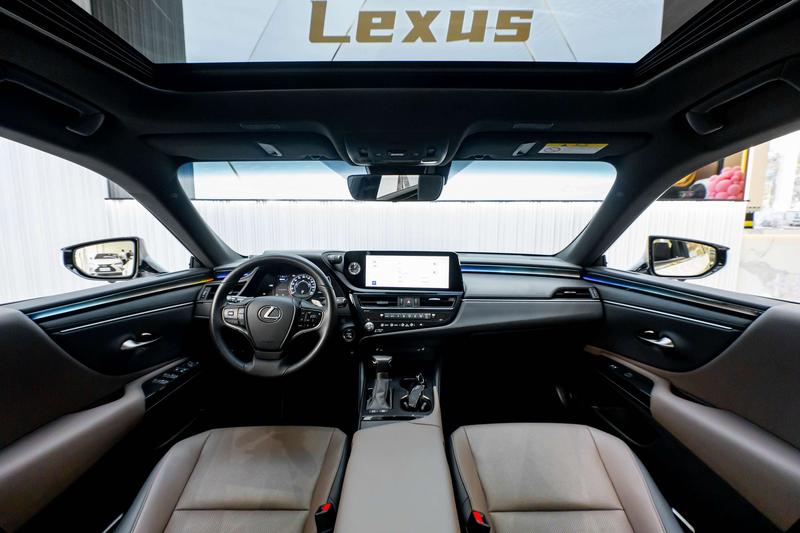 Lexus ES, 2023 — фото 12 из 12