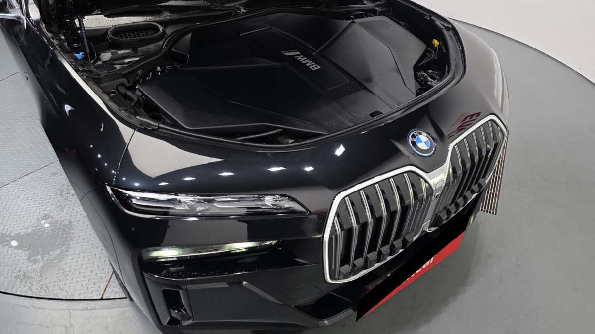 BMW i7, 2023 — фото 6 из 12