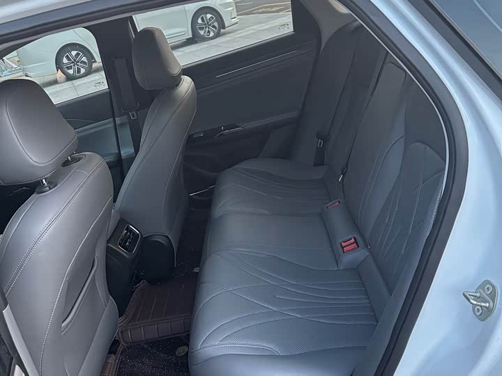 Geely Galaxy L6, 2025 — фото 8 из 9