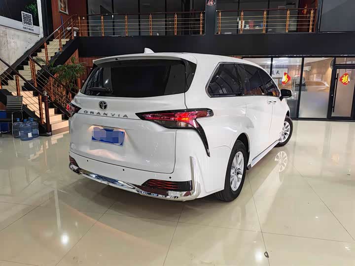 Toyota Granvia, 2025 — фото 4 из 9