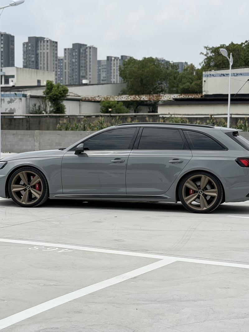Audi RS 4, 2022 — фото 4 из 8