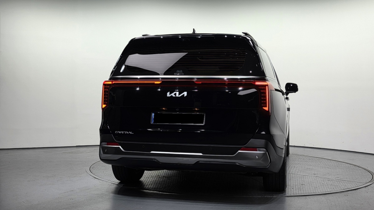 Kia Carnival, 2023 — фото 4 из 12