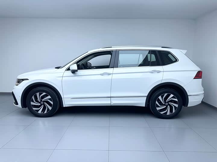 Volkswagen Tiguan L Pro, 2024 — фото 4 из 9
