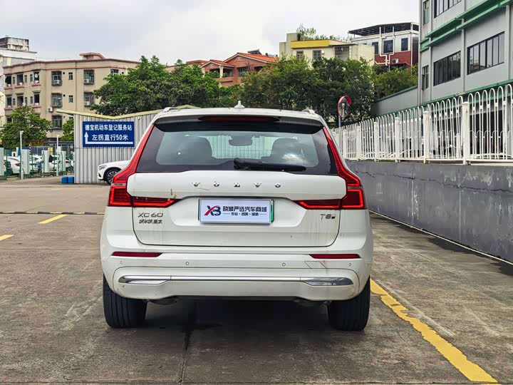 Volvo XC60 Hybrid, 2024 — фото 5 из 9