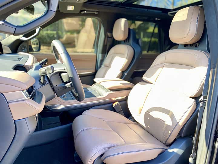Lincoln Navigator, 2025 — фото 8 из 9