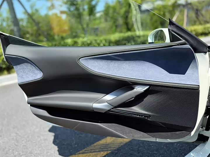 Ferrari SF90, 2023 — фото 8 из 9