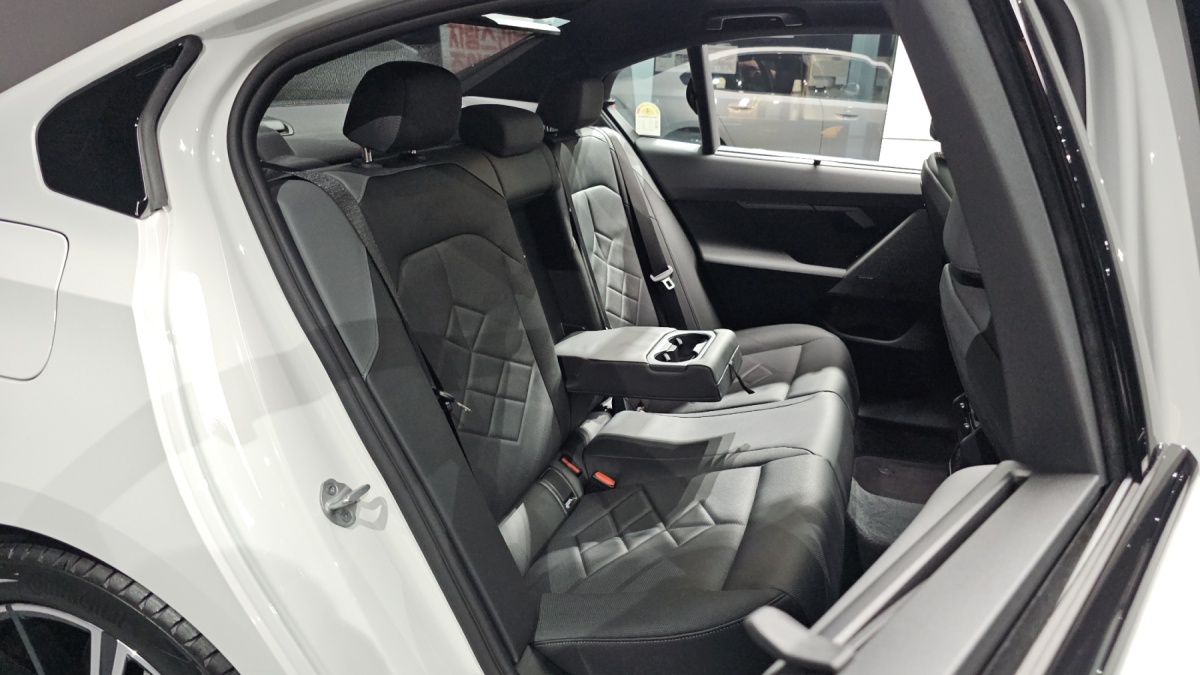 BMW 5 Series, 2025 — фото 11 из 12