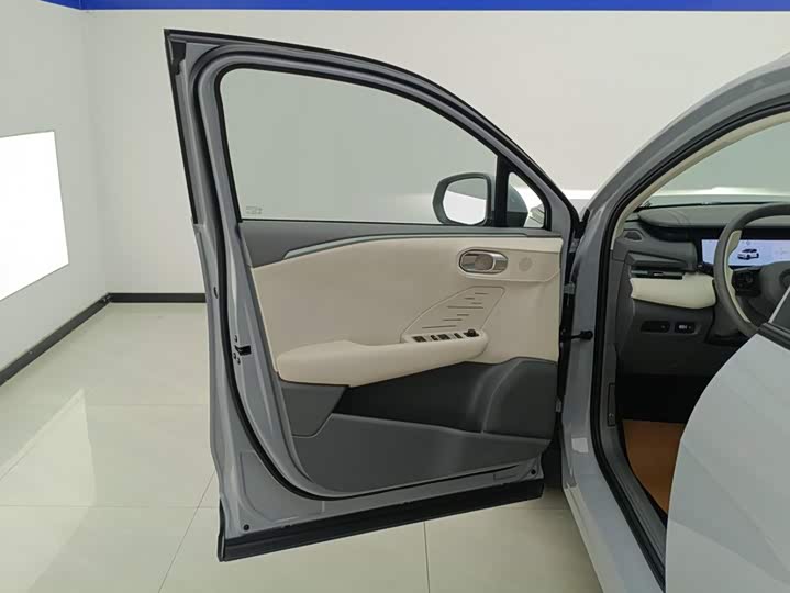 Lynk & Co 06 EM-P Hybrid, 2024 — фото 7 из 9