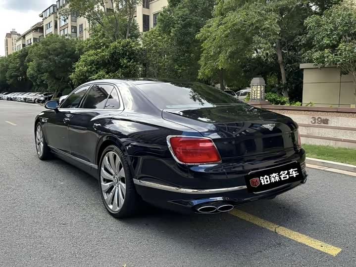 Bentley Flying Spur, 2022 — фото 3 из 9