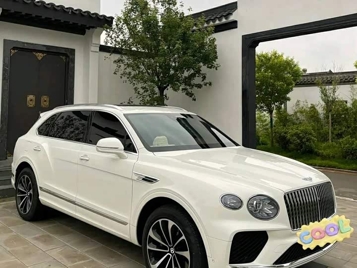 Bentley Bentayga, 2023 — фото 2 из 5