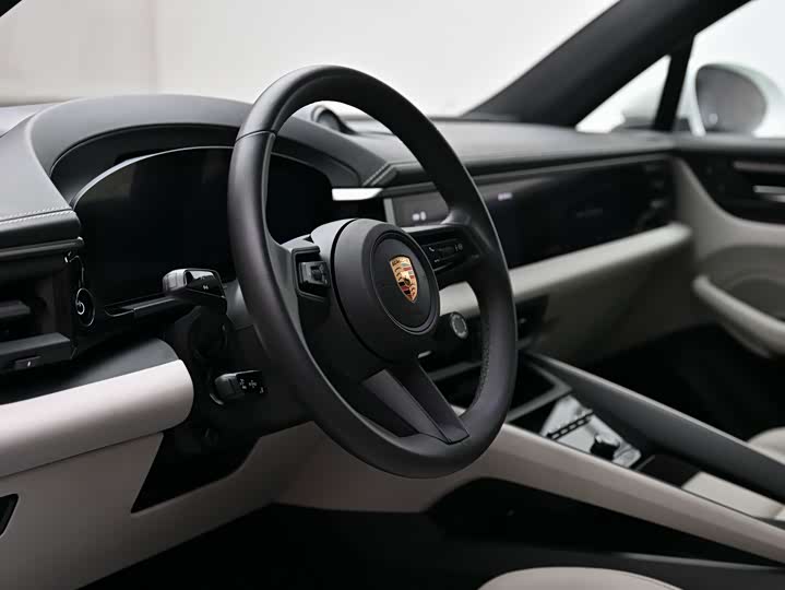 Porsche Macan EV, 2025 — фото 9 из 9