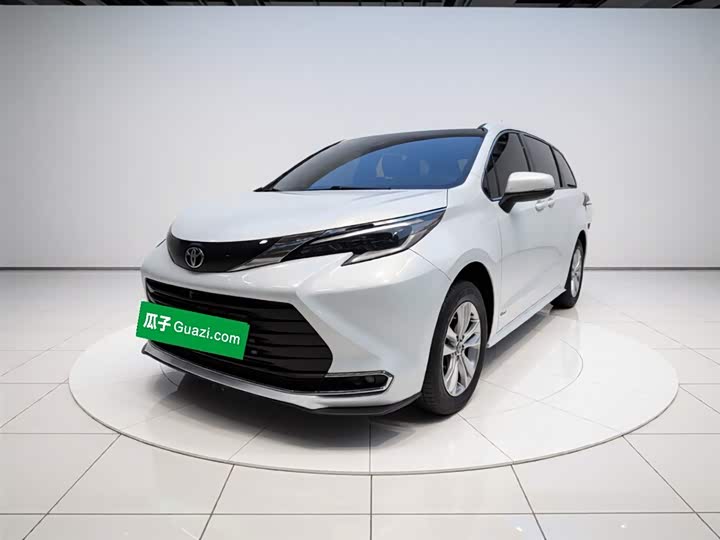 Toyota Sienna, 2024 — фото 2 из 9