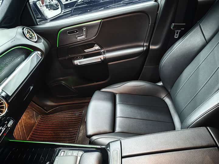 Mercedes-Benz EQB, 2023 — фото 6 из 9