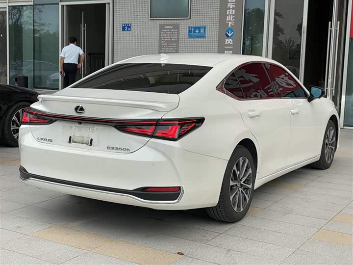 Lexus ES, 2025 — фото 5 из 9