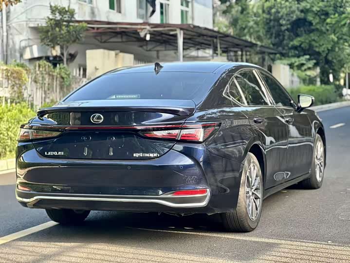 Lexus ES, 2025 — фото 7 из 9