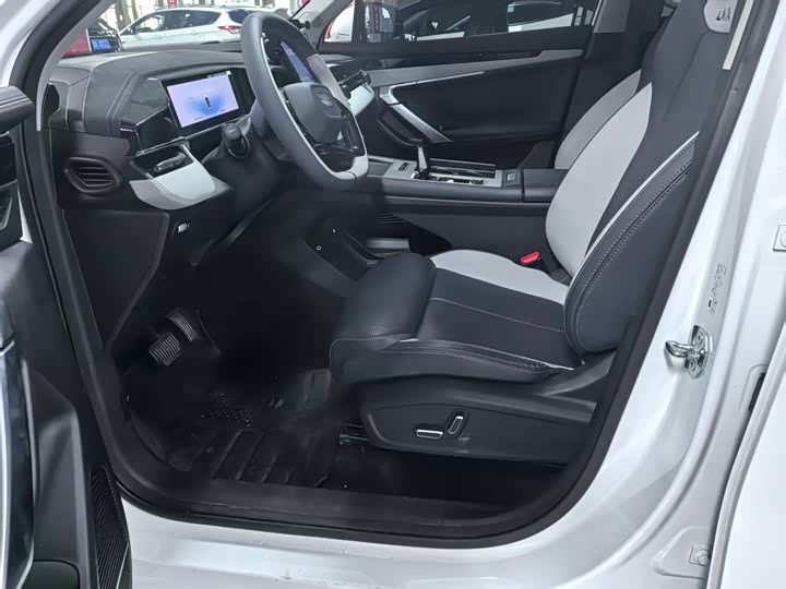 Geely Atlas L, 2025 — фото 7 из 9