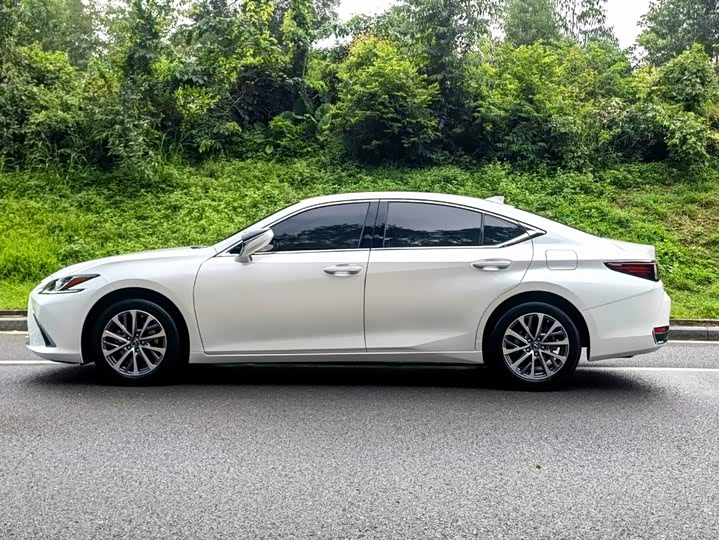 Lexus ES, 2023 — фото 4 из 9