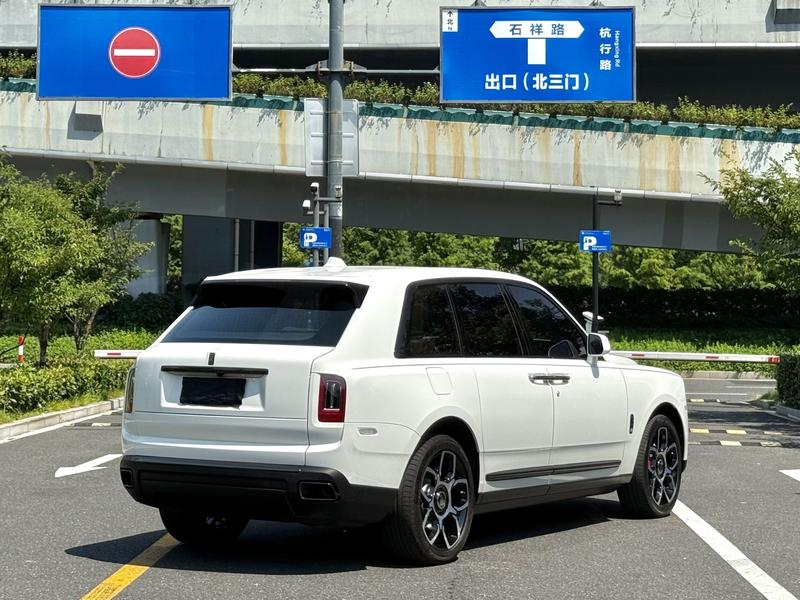 Rolls-Royce Cullinan, 2023 — фото 6 из 10