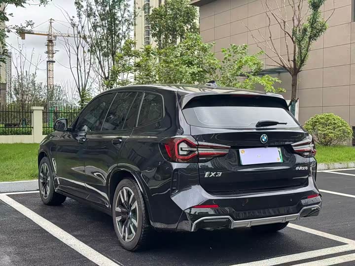 BMW iX3, 2023 — фото 7 из 9