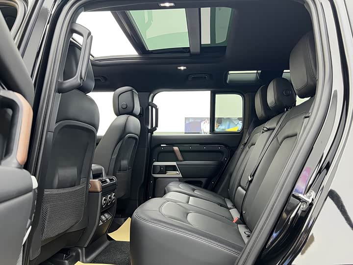 Land Rover Defender, 2023 — фото 9 из 9