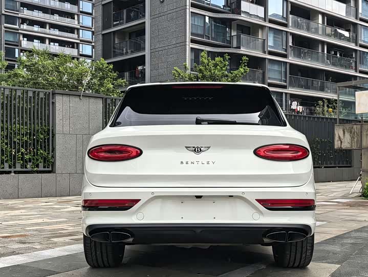 Bentley Bentayga, 2024 — фото 5 из 9