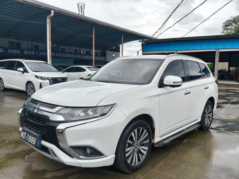 Mitsubishi Outlander, 2021 — купить в Кирове под ключ