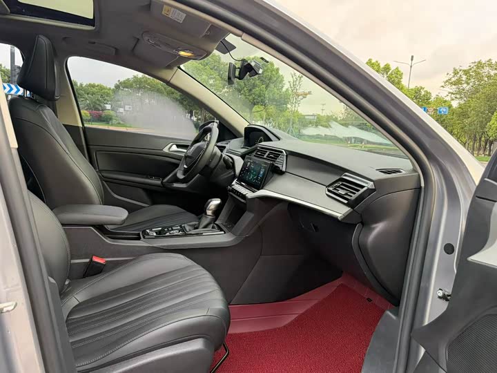 Peugeot 408, 2022 — фото 9 из 9
