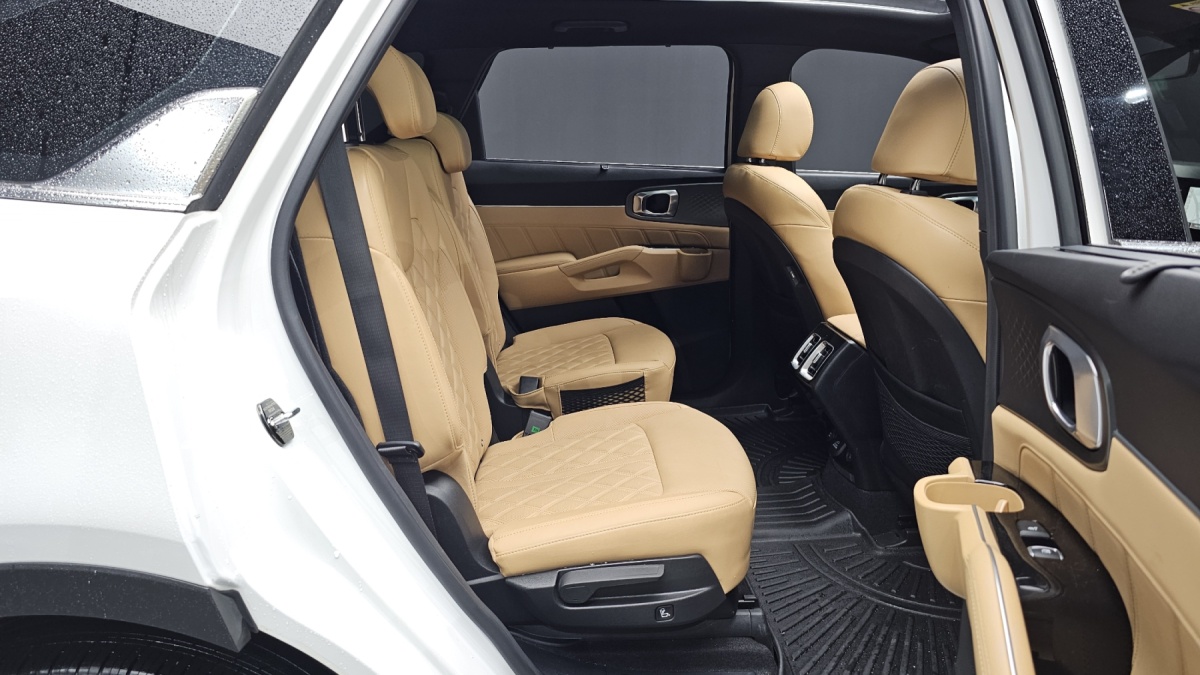 Kia Sorento, 2023 — фото 10 из 12