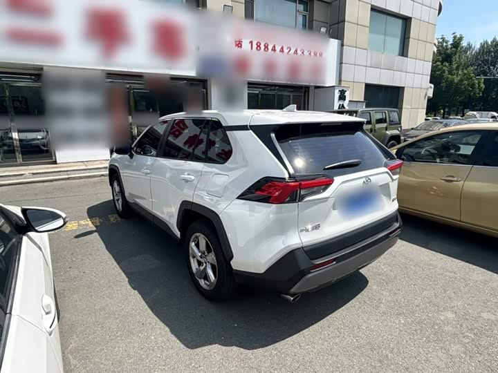 Toyota RAV4, 2022 — фото 5 из 9