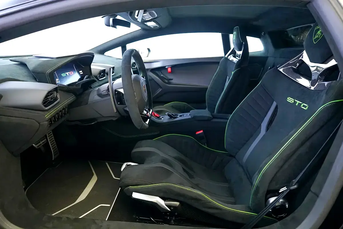 Lamborghini Huracan, 2023 — фото 8 из 10
