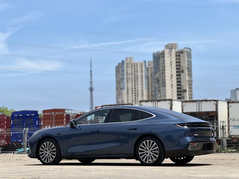 Geely Galaxy Starshine 8 EM-i, 2025 — фото 4 из 9